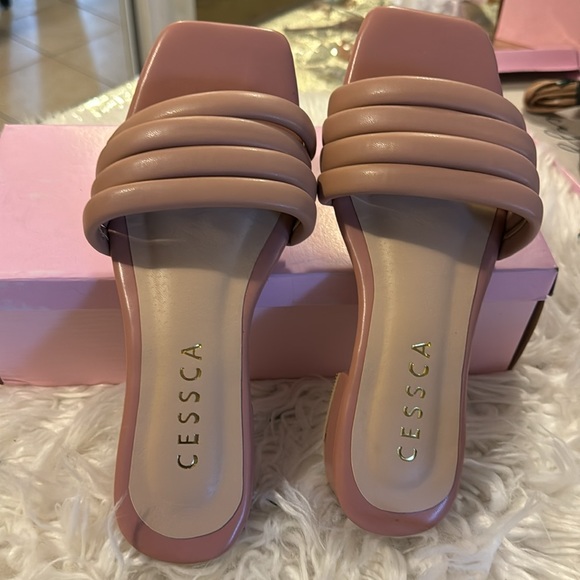 LOW HEEL SLIPPERS SIZE 6 NEW NEVER WORN - Picture 2 of 4